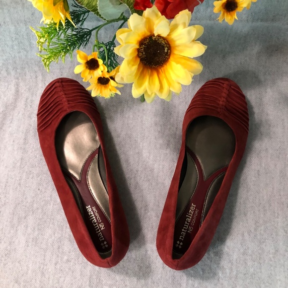 NWOT - Naturalizer Wine-Colored Suede Flats - Picture 5 of 12